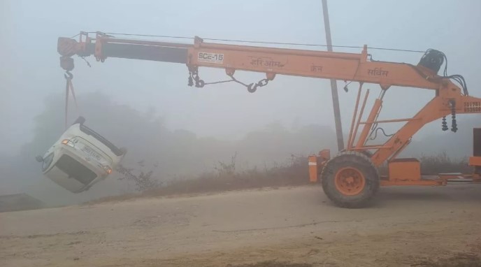 बरेली में गूगल मैप से एक और हादसा, नहर में गिरी कार; तीन घायल