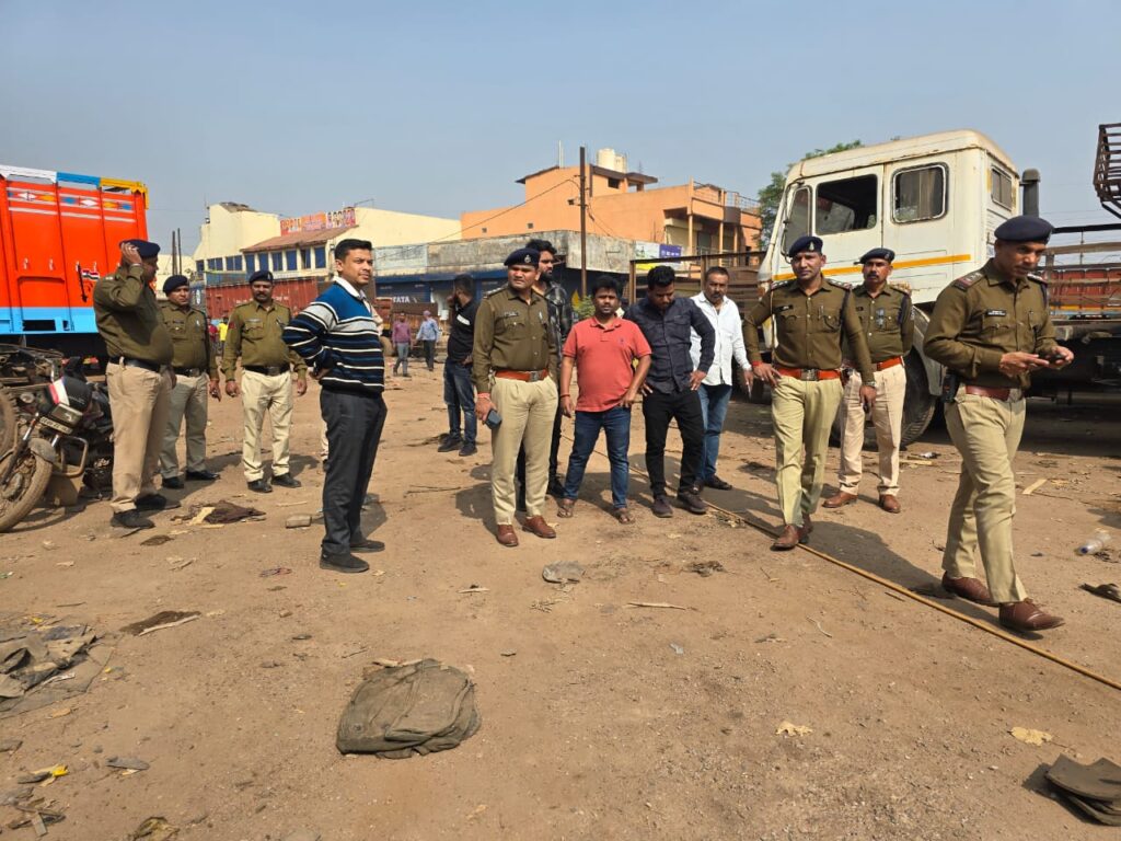 थाना पुरानी भिलाई क्षेत्रांतर्गत औद्योगिक क्षेत्र ट्रांसपोर्ट नगर हथखोज का किया गया औचक निरीक्षण