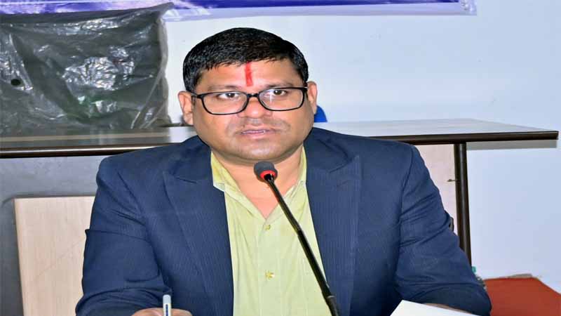 श्रमदान से शुरुआत करके वार्डो में जाकर खुद पानी की गुणवत्ता के बारे में जानकारी प्राप्त की  आयुक्त पाण्डेय ने