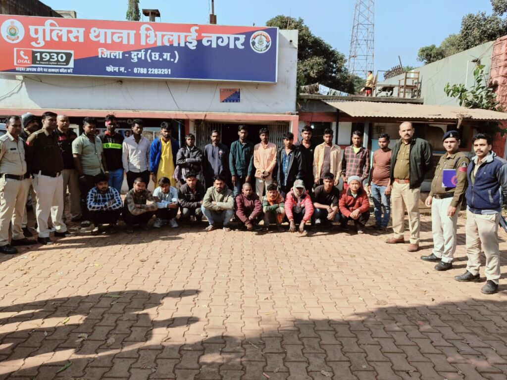 दुर्ग पुलिस की मुसाफिरों की जांच, अब तक 522 बाहरी नागरिकों विरूद्ध प्रतिबंधात्मक कार्यवाही