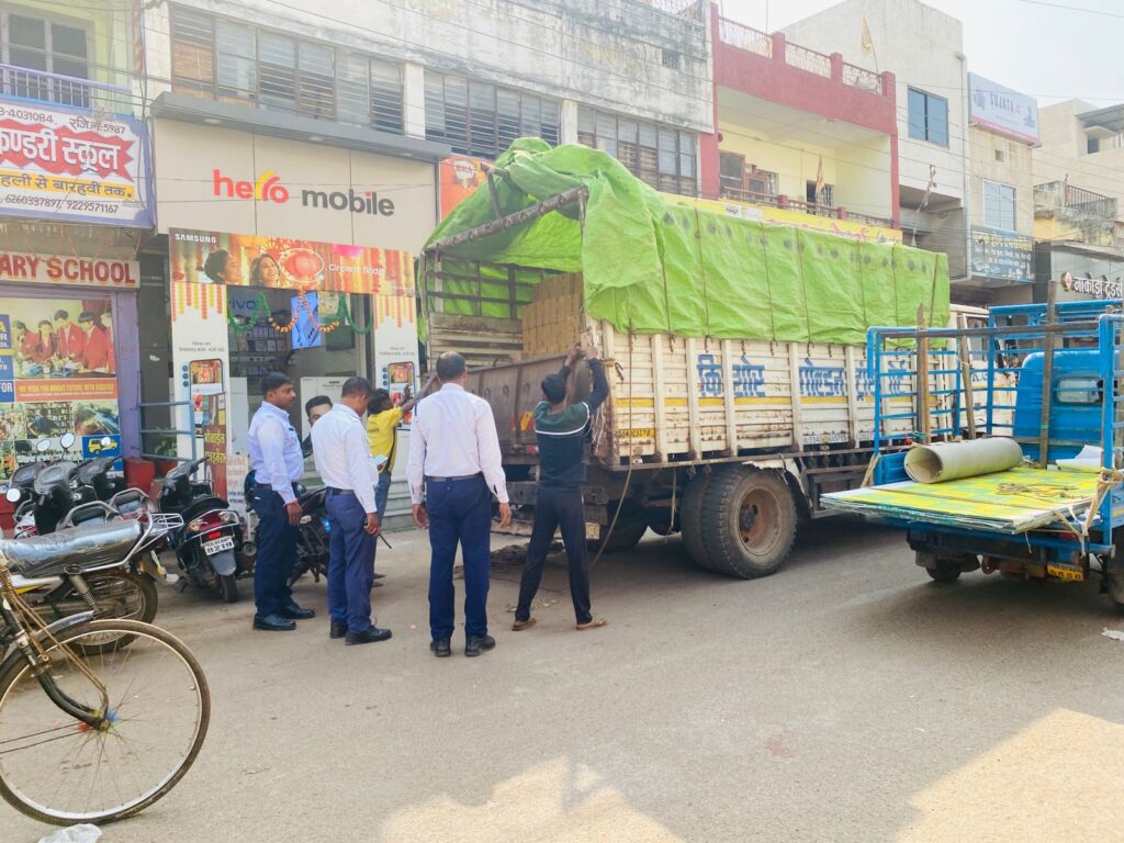 भिलाई एवं दुर्ग शहर में नो एंट्री समय में प्रवेश करने वाले भारी /मध्यम माल वाहक वाहन मालिकों पर की गई कार्यवाही