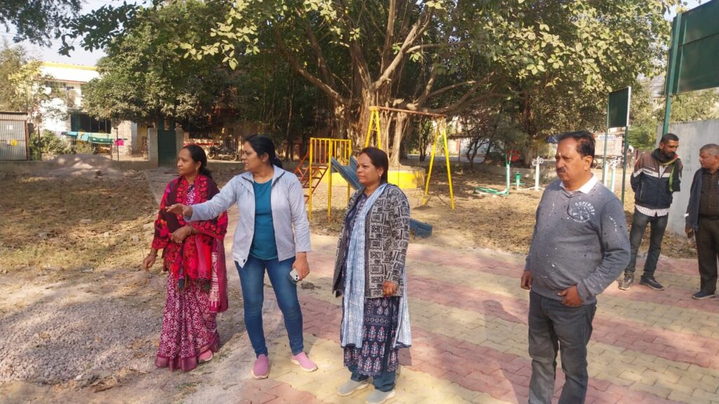 आधे अधूरे पाॅथवे को देख भड़की महापौर – शशि