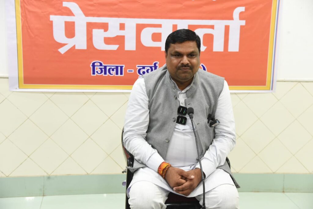विधायक गजेंद्र यादव ने मोदी जी की गारंटियां पूरी और विष्णु जी के सुशासन से मीडिया को अवगत कराया