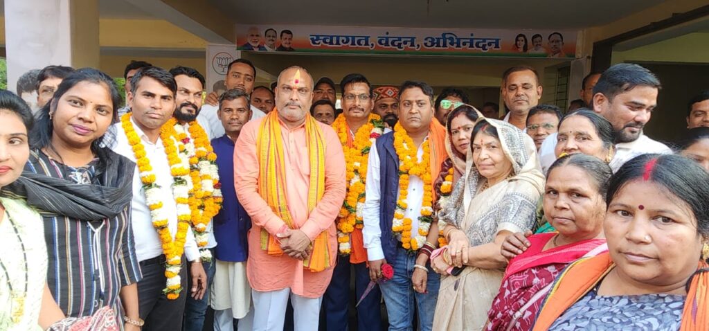 दुर्ग ग्रामीण विधायक ललित चंद्राकर ने दुर्ग ग्रामीण क्षेत्र के नवनिर्वाचित मंडल अध्यक्ष को दी हार्दिक शुभकामनाएं