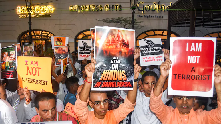 बांग्लादेश में हिंदुओं के साथ ये हो क्या रहा? पहले इस्कॉन को किया बंद और अब दो और संतों की हुई गिरफ्तार