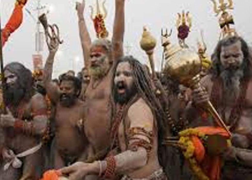 महाकुंभ 2025: त्रिवेणी तट पर नागा साधु बने आकर्षण का केंद्र
