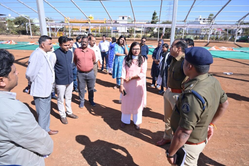 केंद्रीय मंत्री एवं मुख्यमंत्री के आगमन की तैयारियों का कलेक्टर ने लिया जायजा