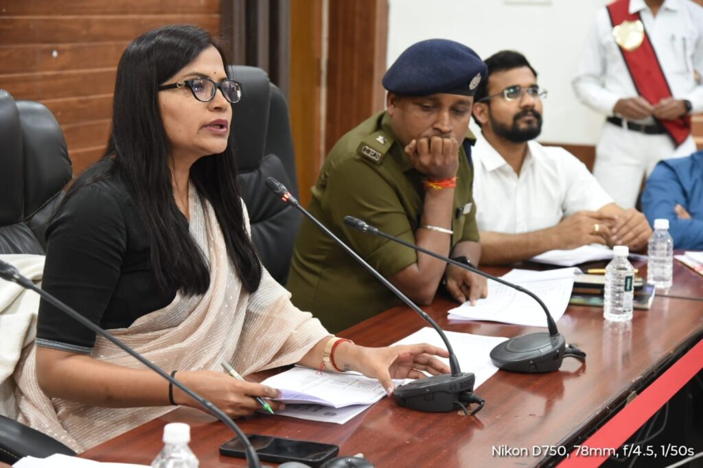 नगरीय निकाय/त्रिस्तरीय पंचायत चुनाव के संबंध में कलेक्टर ने प्रेसवार्ता ली