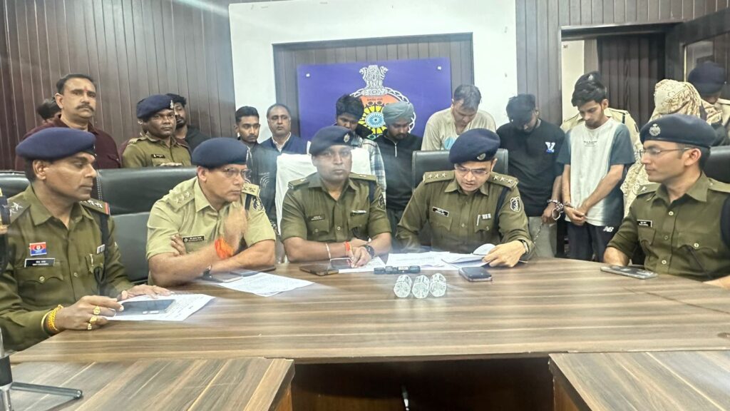 साइबर ठगों की करामात… लोगों के खातों से निकाले लाखों रुपये, बैंक खातों में आई रकम; जांच में जुटी पुलिस