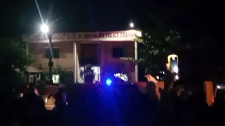 मैसूर में पुलिस स्टेशन पर भीड़ ने बोला हमला, सात पुलिसकर्मी घायल; इस वजह से हुआ विवाद