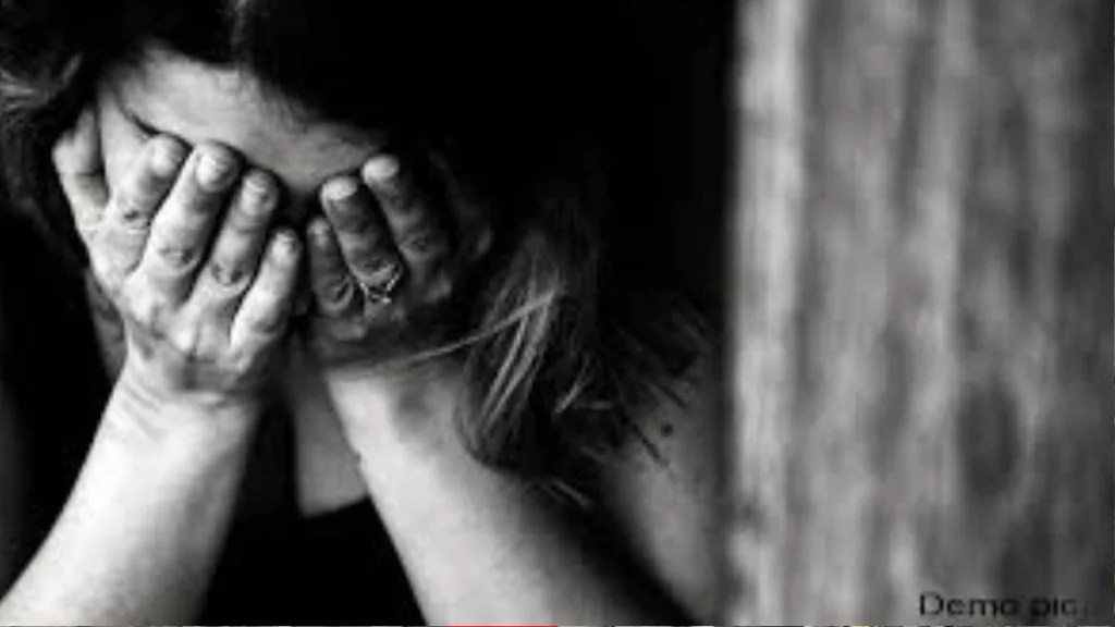 दुष्कर्म का विरोध करने पर आरोपी ने महिला के गुप्तांग पर किया चाकू से हमला