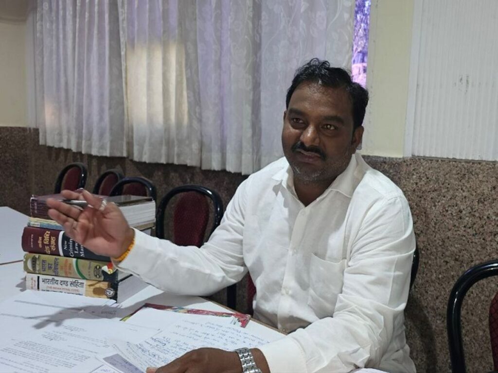 शहर सरकार के मंत्री पर लगे गंभीर आरोप:सीएसपीडीसीएल कर्मचारी ने कहा- पद का दुरुपयोग कर झूठा मामला दर्ज कराया, अब पुलिस कर रही परेशान