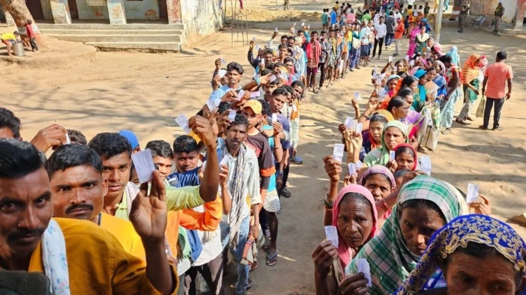 सुकमा में 20 साल बाद खुले राम मंदिर में पोलिंग बूथ, कई गांवों में पहली बार मतदान