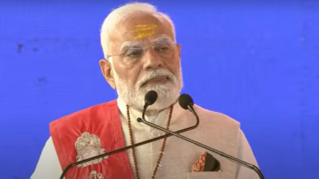 प्रधानमंत्री नरेन्द्र मोदी पहुंचे बागेश्वर धाम, दर्शन के बाद किया कैंसर अस्पताल का भूमिपूजन