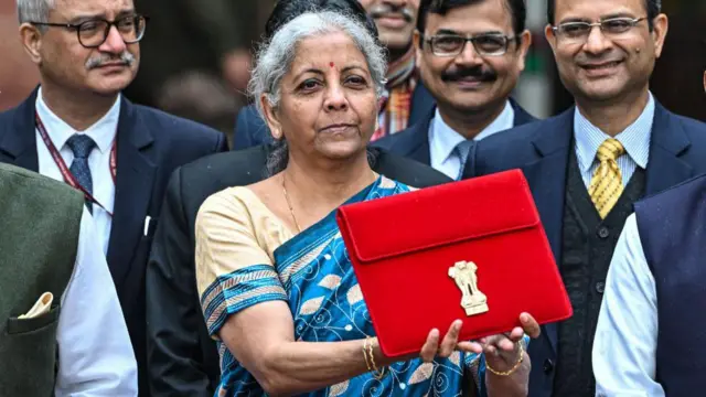 वित्तमंत्री निर्मला सीतारमण ने बजट में किसे क्या दिया, जानें कितने लाख की इनकम हुई टैक्स फ्री