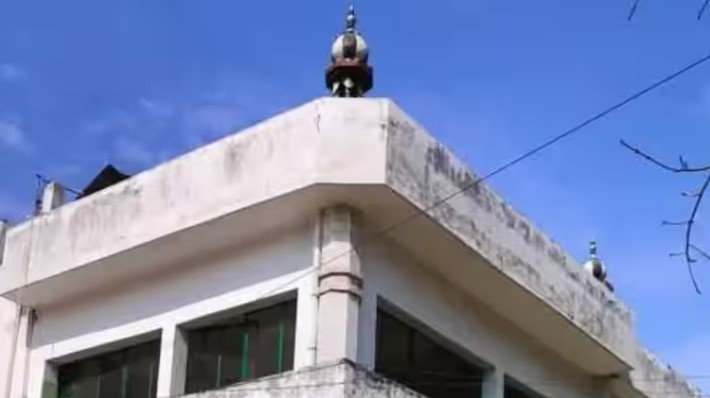 सहारनपुर में जिलाधिकारी के दफ्तर में कैसे बनी अवैध मस्जिद? प्रशासन ने दिए जांच के आदेश