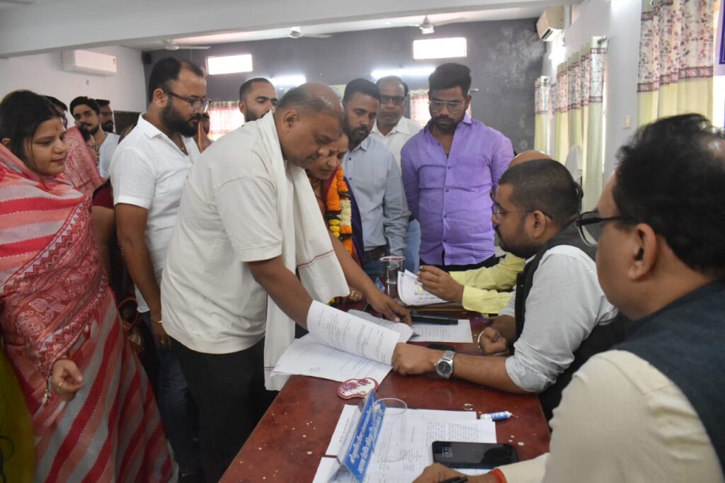 त्रिस्तरीय पंचायत निर्वाचन-2025 : जिला पंचायत सदस्य 16 नामांकन सहित, पंच,सरपंच, जनपद सदस्य के अनेकों नामांकन हुए जमा