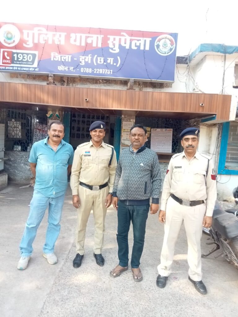 शेयर के नाम पर कूटरचित दस्तावेज के आधार पर धोखाधडी करने वाला वर्षो से फरार आरोपी पकड़ाया