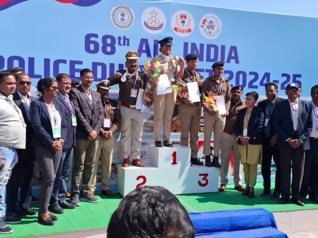 झारखंड रांची में आयोजित 68वीं ऑल इंडिया पुलिस ड्यूटी मीट 2024-25 में दुर्ग रेंज के सहायक उपनिरीक्षक का शानदार प्रदर्शन कर सिल्वर मेडल प्राप्त किया