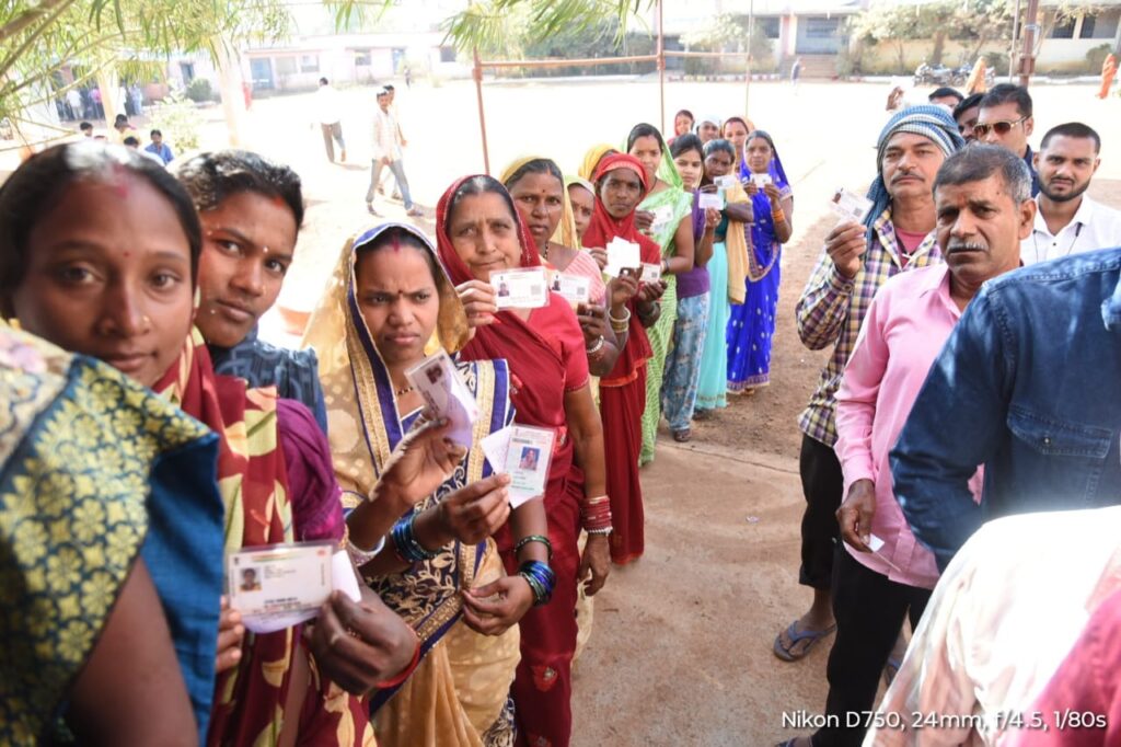 जिले में त्रिस्तरीय पंचायत चुनाव का तृतीय (अंतिम) चरण शांतिपूर्ण संपन्न, मतदान केंद्रों पर दिखा मतदाताओं का उत्साह