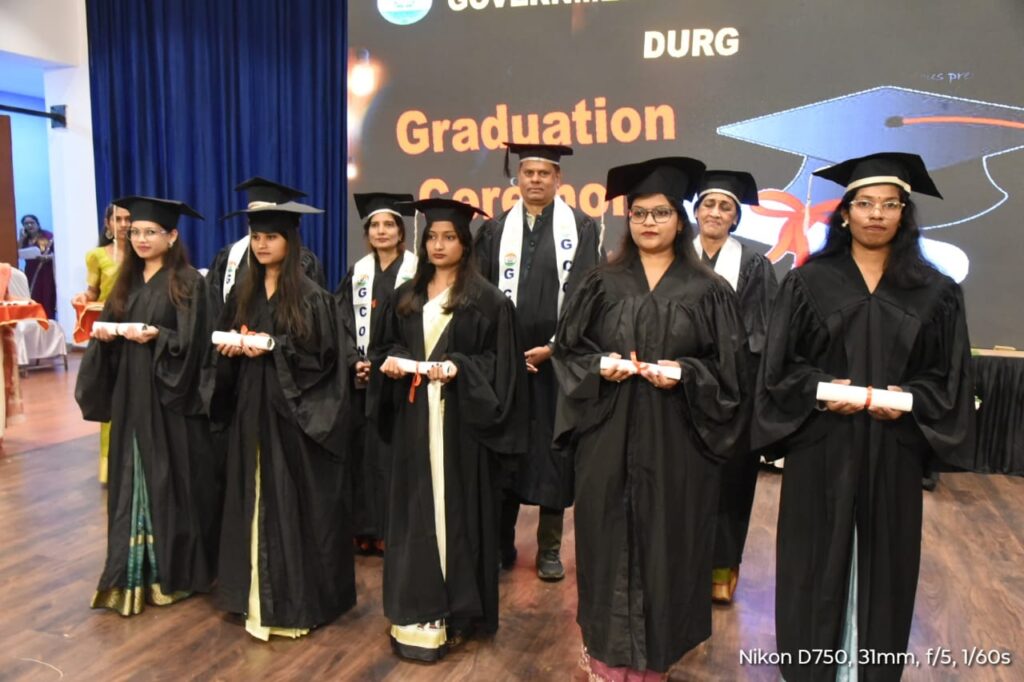 दुर्ग : दीक्षांत समारोह में 35 छात्राओं को दी गई डिग्री