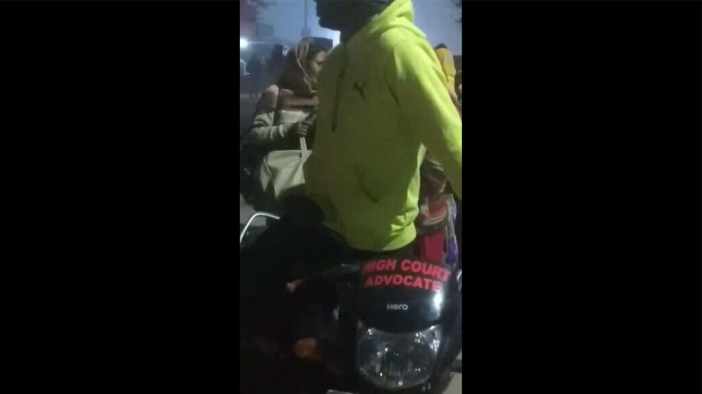 अधिवक्ता लिखी गाड़ी का इस तरह इस्तेमाल होना शर्मनाक है…महाकुंभ मे आये श्रृद्धालुओं से 2 से 4 किमी के लिए एक एक हजार रूपये वसूले गये…