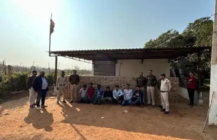 दुर्ग के कांग्रेस नेता के फॉर्म-हाउस से 500 पेटी शराब जब्त