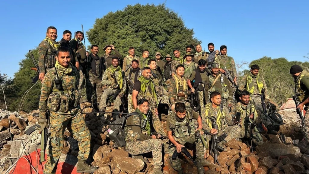 बीजापुर में नक्सलियों के बनाए 70 फीट ऊंचे स्मारक को जवानों ने किया ध्वस्त