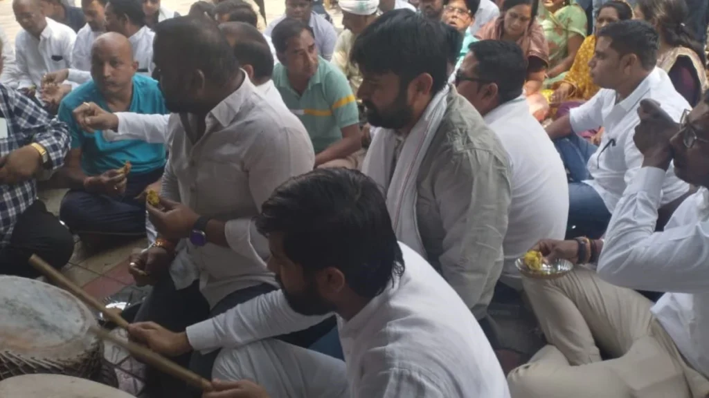 छत्तीसगढ़ शराब घोटाले में पूर्व मुख्यमंत्री भूपेश बघेल के निवास पर छापा… बाहर जमा हुए कांग्रेसी बजा रहे नगाड़ा