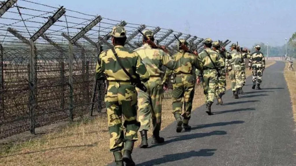 बांग्लादेश सीमा पर भारत ने पकड़े 2601 बांग्लादेशी, BSF के अलर्ट के बाद मिली कामयाबी