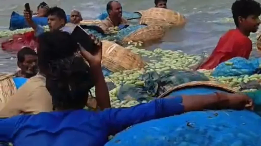 कटिहार में बड़ा हादसा, 35 किसानों को मनिहारी ले जा रही नाव गंगा नदी में पलटी