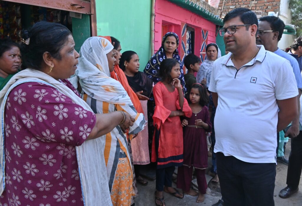 संभावित पीलिया, डायरिया प्रभावित क्षेत्र का निरीक्षण करने पहुंचे-आयुक्त