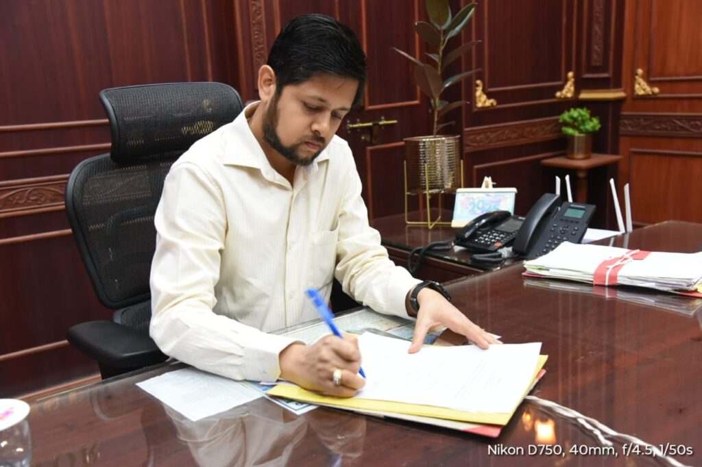 दुर्ग में नव पदस्थ कलेक्टर श्री अभिजीत सिंह ने पदभार ग्रहण किया