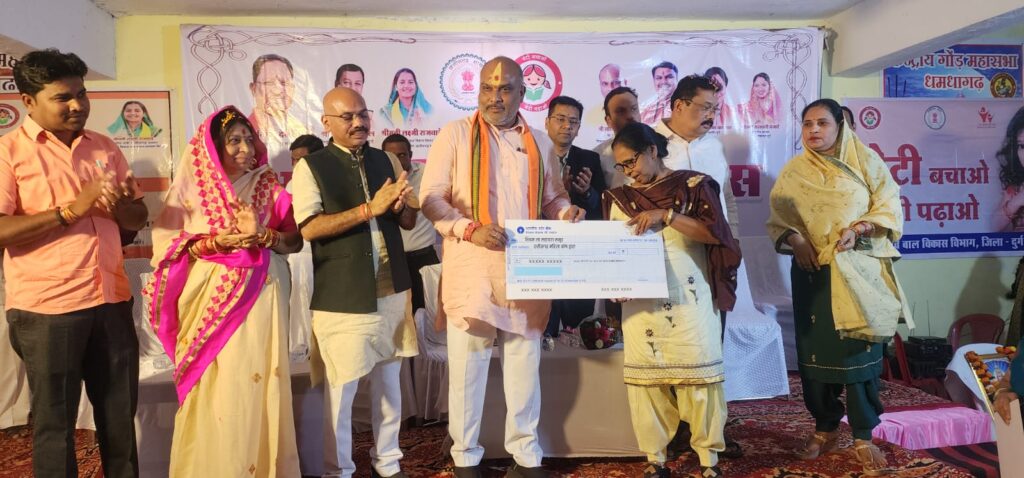 अंतर्राष्ट्रीय महिला दिवस एवं महिला सम्मान समारोह कार्यक्रम में सम्मिलित हुए दुर्ग ग्रामीण विधायक ललित चंद्राकर