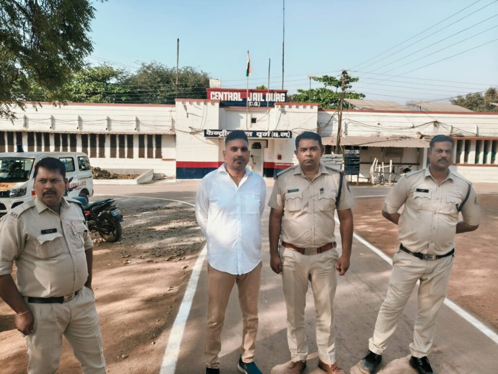 शासकीय भूमि तथा अन्य भूमि पर कब्जा कर फर्जी दस्तावेज तैयार कर जमीन को अपने व अन्य 03 के नाम से रजिस्ट्री कराने वाले भाजपा पार्षद नेता गिरफ्तार