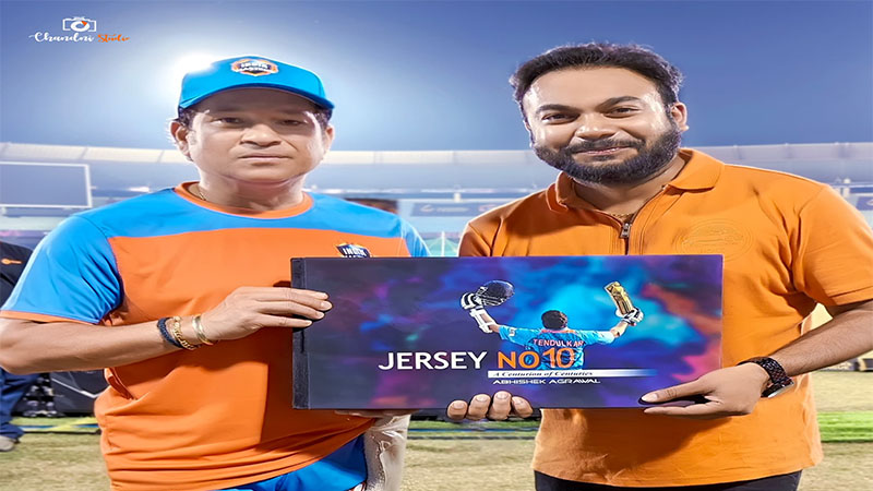 भिलाई के जाने माने लेखक अभिषेक अग्रवाल की 8 साल की मेहनत रंग लाई, सचिन तेंदुलकर से हुई मुलाकात