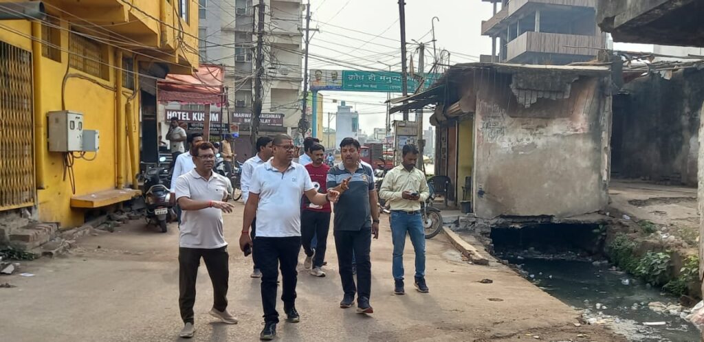 कैनाल  रोड बने, हम इंतजार कर रहे है, अपना कब्जा खुद खाली करेंगे मिठाई भी बाटेंगे