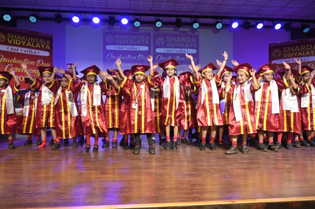 शकुंतला ग्रुप ऑफ स्कूल में ग्रेजुएशन डे का भव्य आयोजन