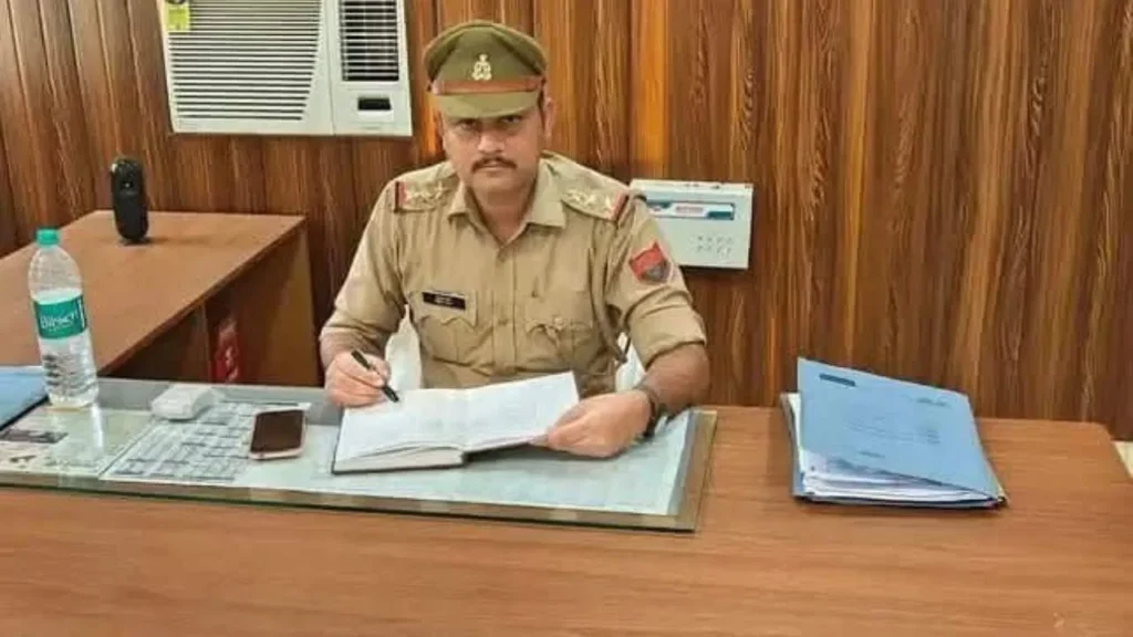 वाह UP पुलिस! बेटे को पेपर दिलाने गए पिता को भेजा जेल, मंत्री ने कहा- तुरंत सस्पेंड करो दारोगा को