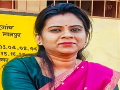 सड़क हादसे में टीचर की मौत:बालोद में अज्ञात वाहन ने स्कूटी को मारी टक्कर, स्कूल से लौट रही थी; 1 की हालत गंभीर