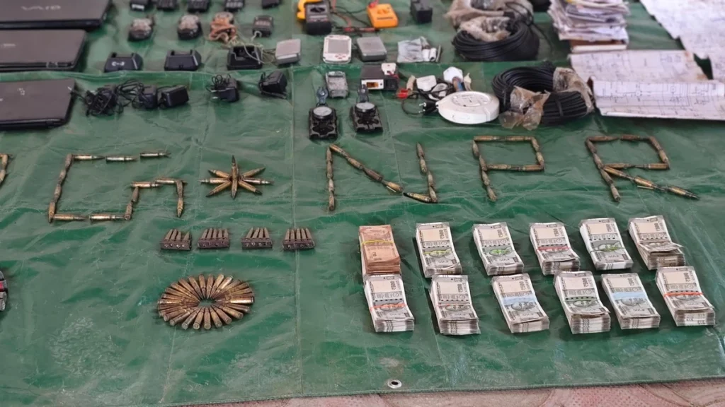 अबूझमाड़ मुठभेड़ के बाद भागे माओवादी… डेरे से छह लाख नगद, 11 लैपटाप समेत हथियार मिले