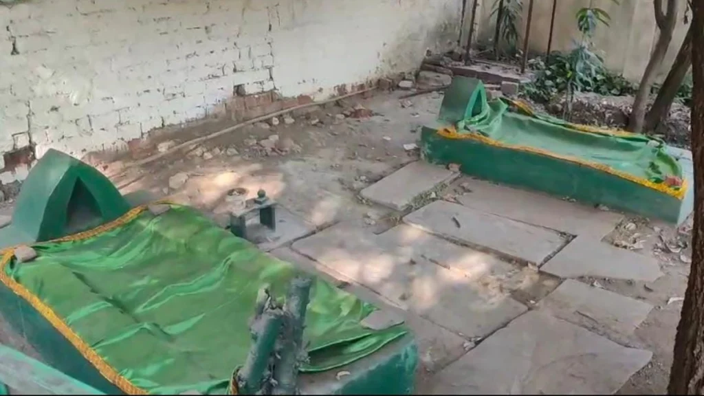 भोपाल की सरकारी कॉलोनी में बना दी मजार, सोता रहा प्रशासन