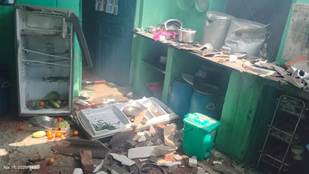 हिंदू युवती को ले गया मुस्लिम युवक, गुस्‍साई भीड़ ने घर व दुकानों में लगाई आग, विधायक, एसपी भी घायल