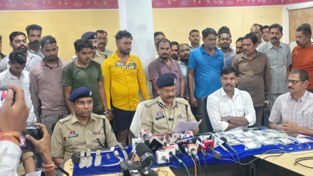 छत्‍तीसगढ़ का केवराडीह डकैती कांड… रिटायर्ड पुलिसकर्मी सहित 15 आरोपी गिरफ्तार, 40 करोड़ के लालच में बने डकैत