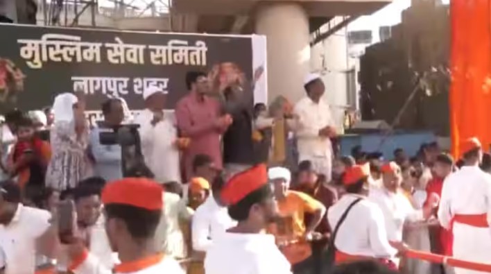 नागपुर में राम नवमी गजब नजारा, शोभा यात्रा पर मुस्लिम समुदाय के लोगों ने बरसाए फूल