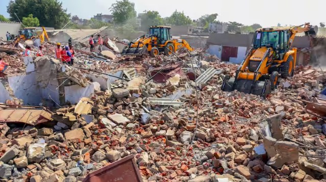 गुजरात के इतिहास का सबसे बड़ा बुलडोजर एक्शन! अहमदाबाद में अवैध बस्ती को किया गया धवस्त