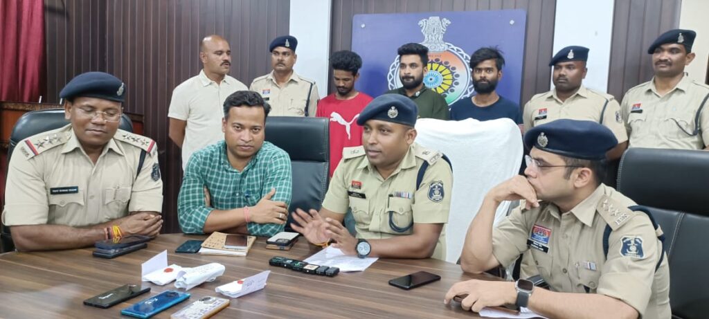 अवैध रूप से चिट्टा (हेरोईन) की ब्रिकी करने वाले 03 आरोपी पुलिस की गिरफ्त में,