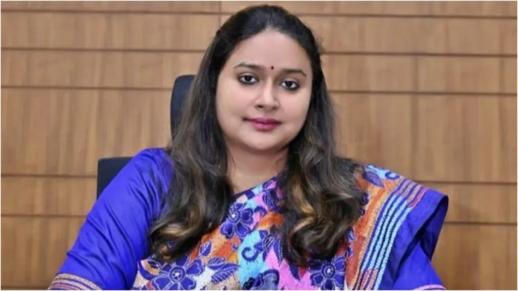 गाजीपुर में 10 लेखपालों को DM ने किया सस्पेंड, फर्जी आय प्रमाण पत्र के जरिए जिन्हें मिली नौकरी, उनपर भी एक्शन शुरू