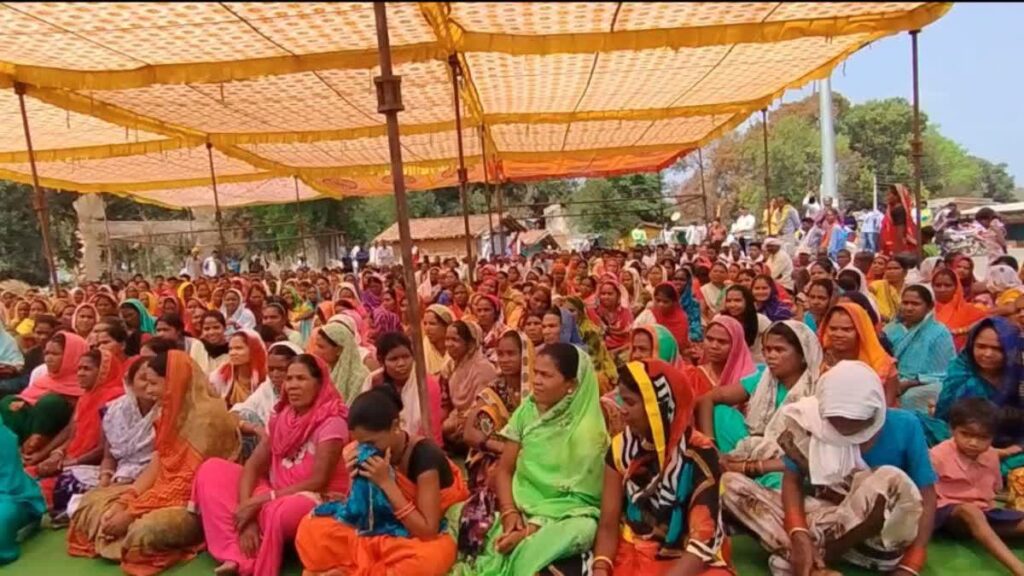 धमतरी में पंचायत सचिव पर गिरी निलंबन की गाज, समाधान शिविर में शराब पीकर पहुंचा था