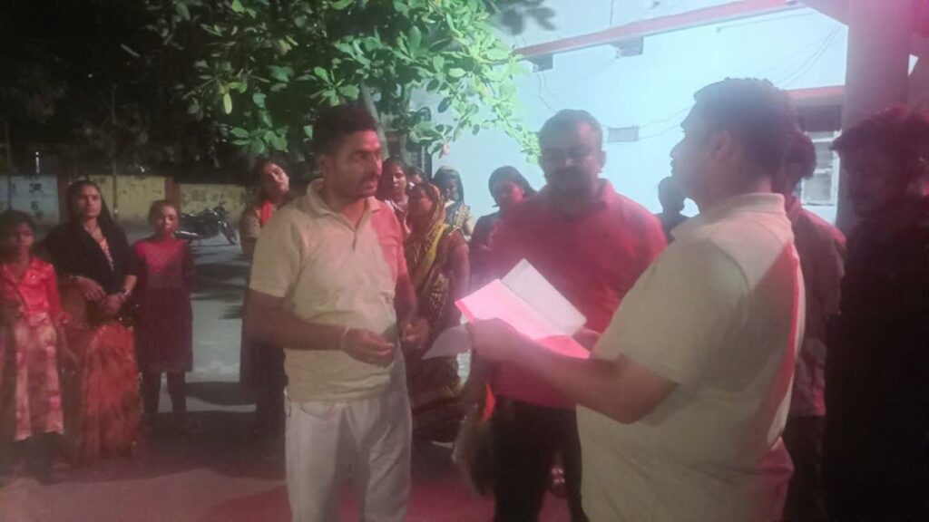 गांव में देह व्यापार से परेशान ग्रामीण आधी रात पहुंचे एसपी कार्यालय